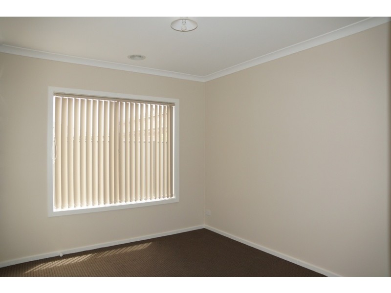 8 Ventasso Street, Clyde North VIC 3978