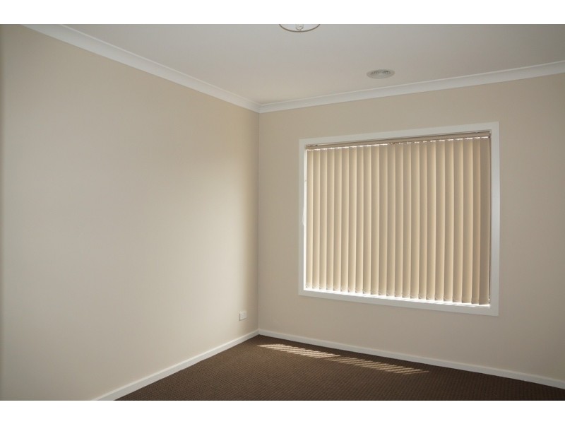8 Ventasso Street, Clyde North VIC 3978