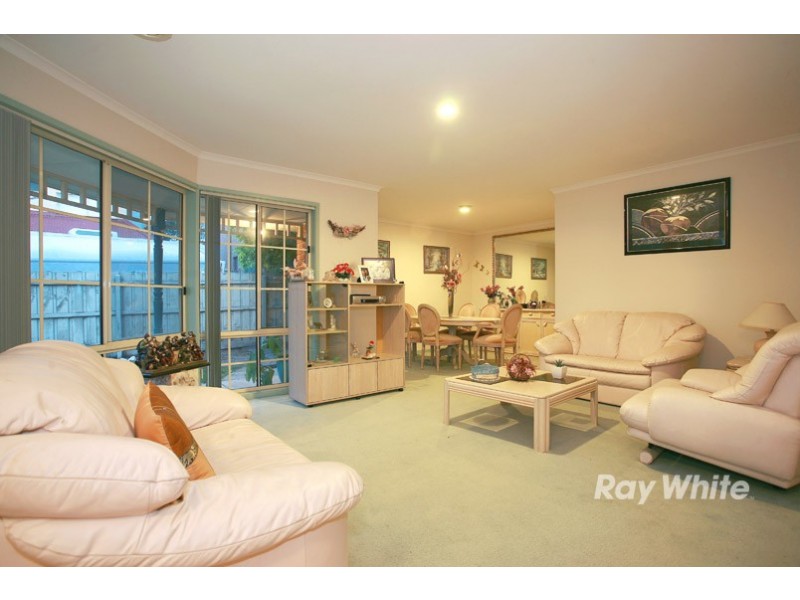 9 Henry Lawson Drive, Lynbrook VIC 3975