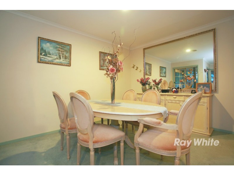 9 Henry Lawson Drive, Lynbrook VIC 3975