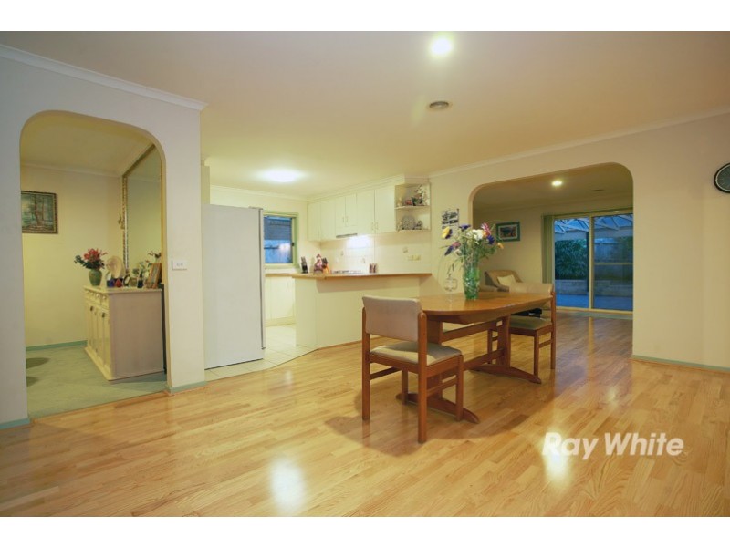 9 Henry Lawson Drive, Lynbrook VIC 3975