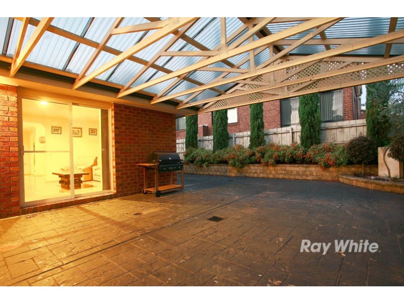 9 Henry Lawson Drive, Lynbrook VIC 3975