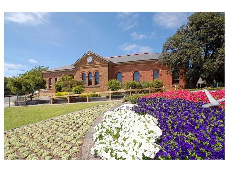 14 Ercildoune Court, Cranbourne West VIC 3977