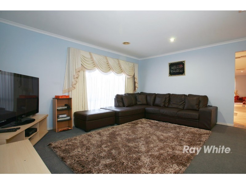 24 Seacombe Place, Cranbourne VIC 3977