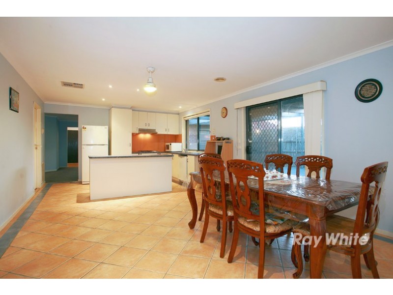 24 Seacombe Place, Cranbourne VIC 3977