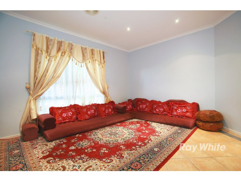 24 Seacombe Place, Cranbourne VIC 3977