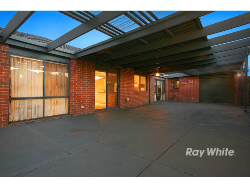 24 Seacombe Place, Cranbourne VIC 3977
