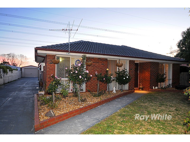 24 Strafford Avenue, Cranbourne VIC 3977