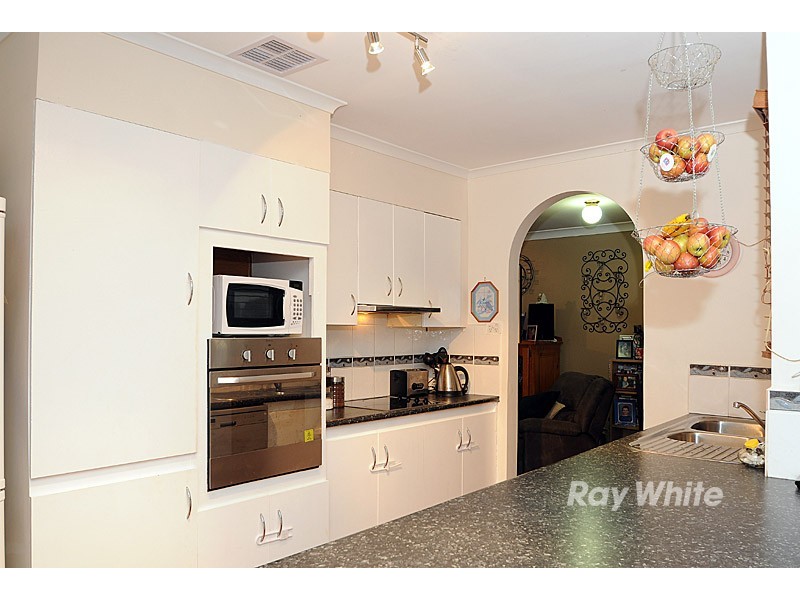 24 Strafford Avenue, Cranbourne VIC 3977