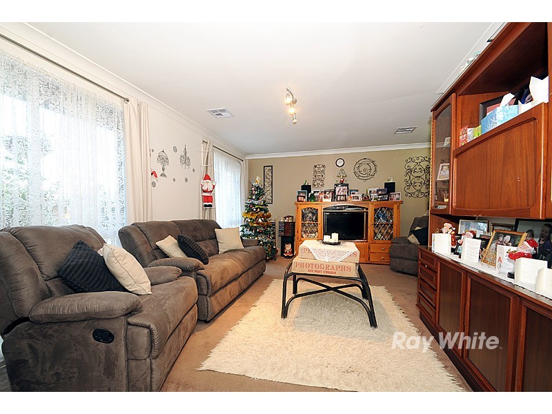 24 Strafford Avenue, Cranbourne VIC 3977