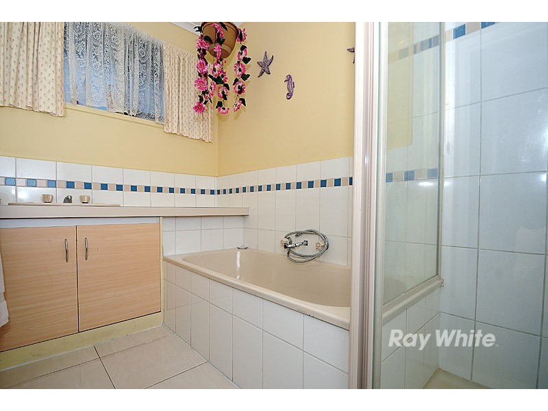 24 Strafford Avenue, Cranbourne VIC 3977