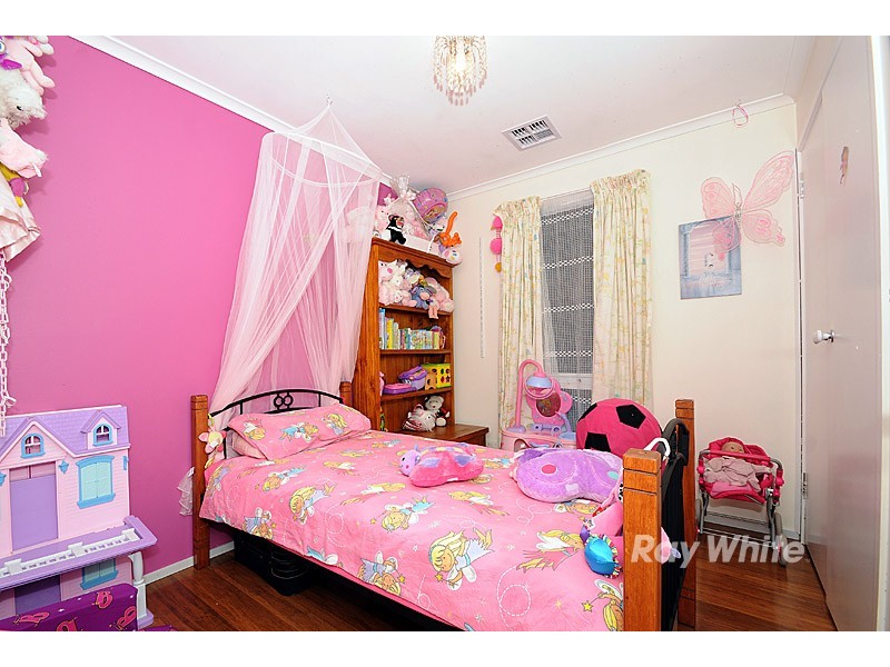 24 Strafford Avenue, Cranbourne VIC 3977