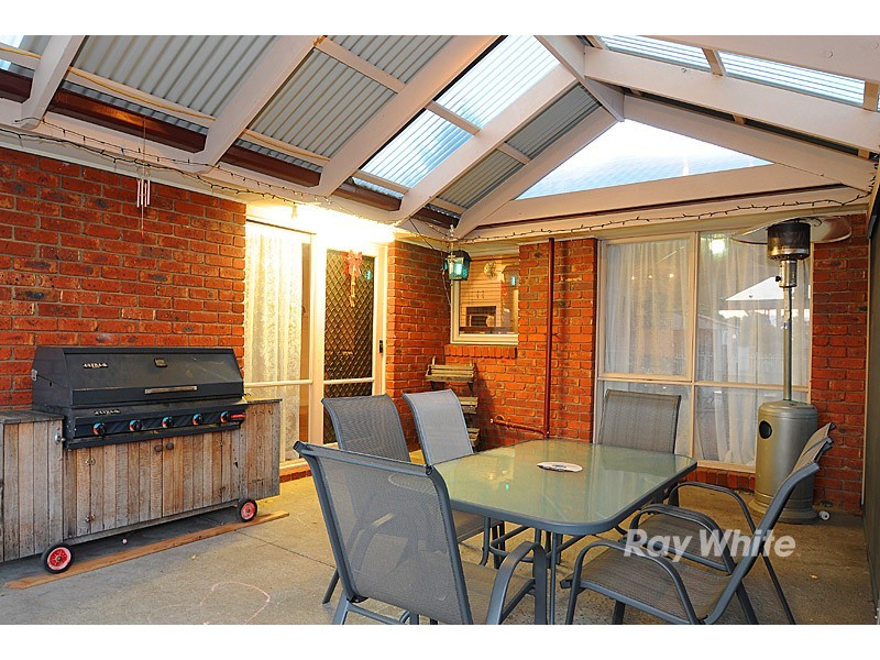 24 Strafford Avenue, Cranbourne VIC 3977