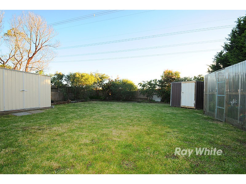 24 Strafford Avenue, Cranbourne VIC 3977