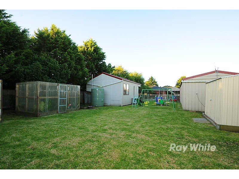 24 Strafford Avenue, Cranbourne VIC 3977