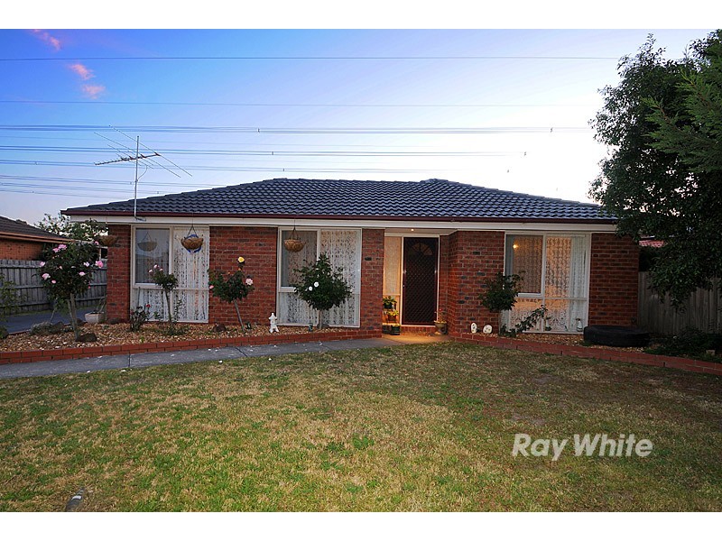 24 Strafford Avenue, Cranbourne VIC 3977