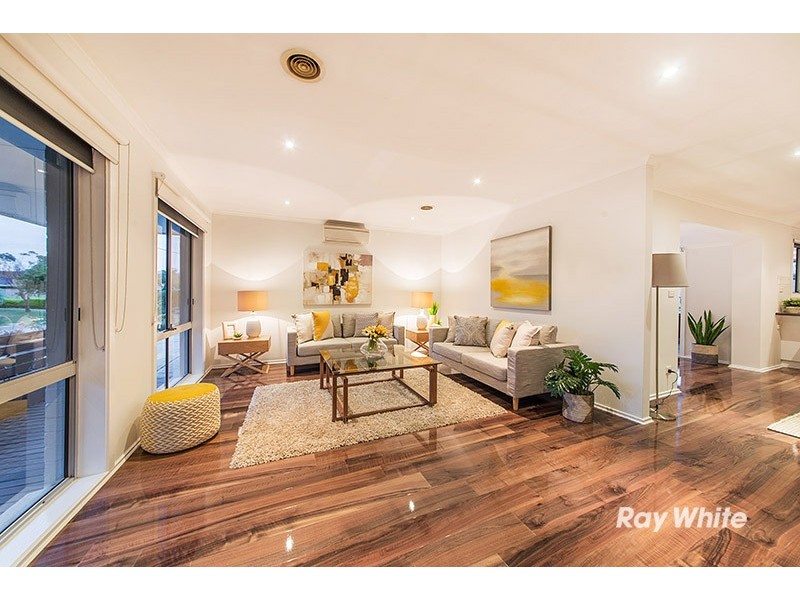 10 Plaistow Court, Cranbourne North VIC 3977