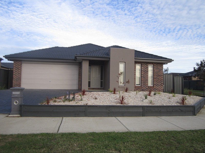 49 Selandra Boulevard, Clyde North VIC 3978