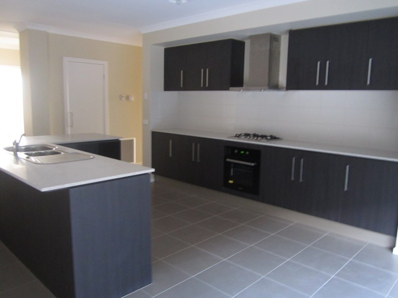 49 Selandra Boulevard, Clyde North VIC 3978