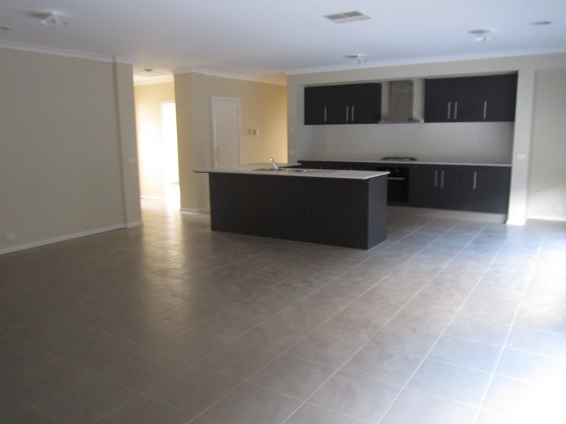 49 Selandra Boulevard, Clyde North VIC 3978