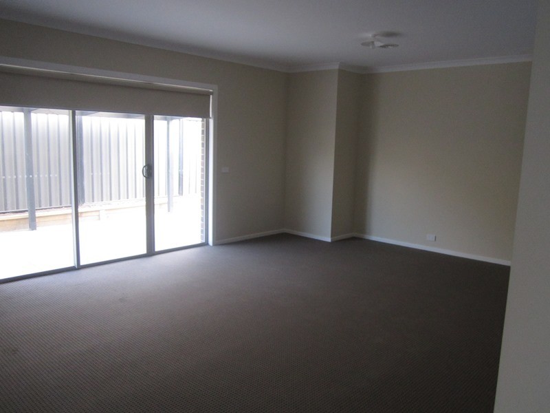 49 Selandra Boulevard, Clyde North VIC 3978