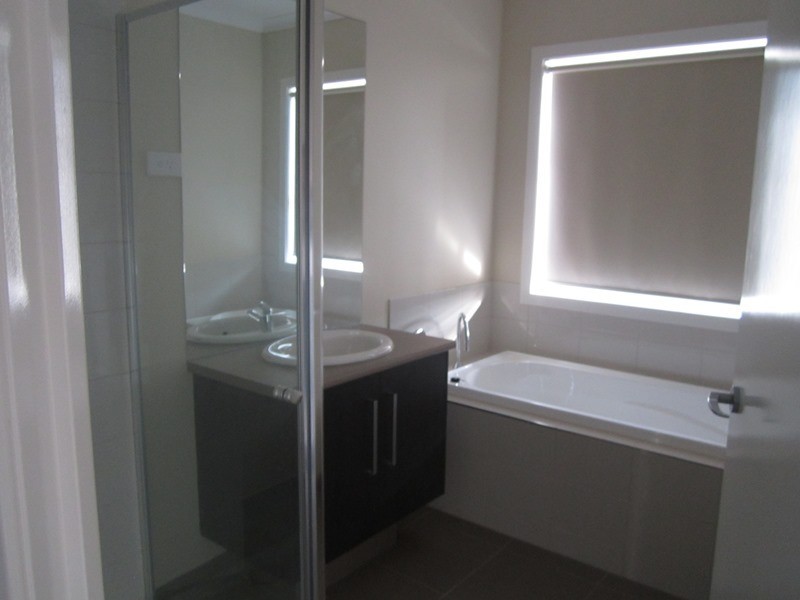 49 Selandra Boulevard, Clyde North VIC 3978