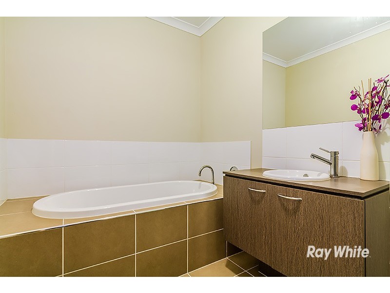 46 Selandra Boulevard, Clyde North VIC 3978