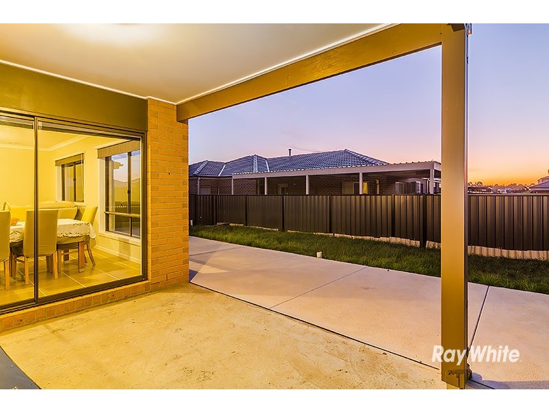 46 Selandra Boulevard, Clyde North VIC 3978