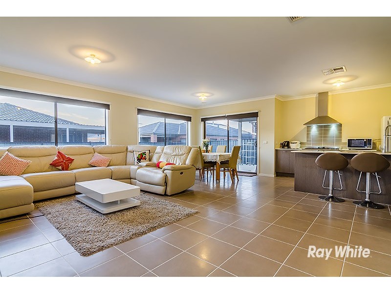 46 Selandra Boulevard, Clyde North VIC 3978