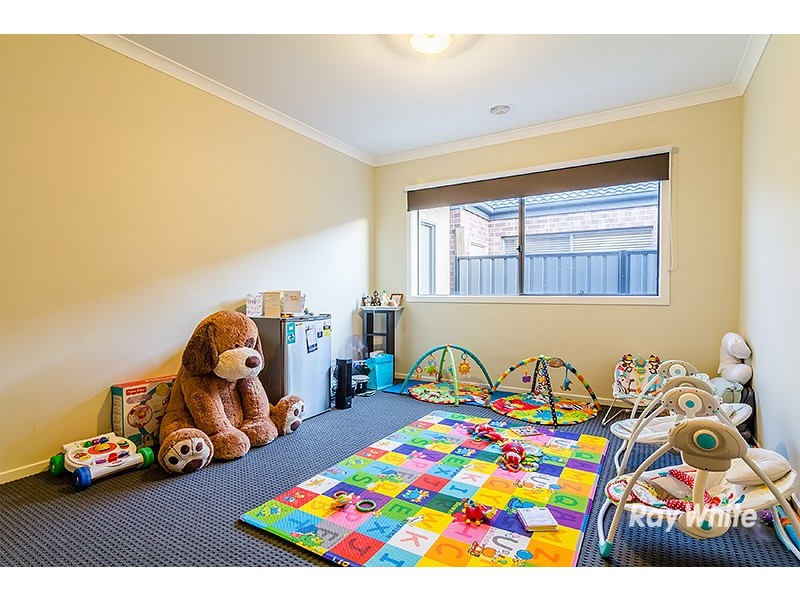 46 Selandra Boulevard, Clyde North VIC 3978