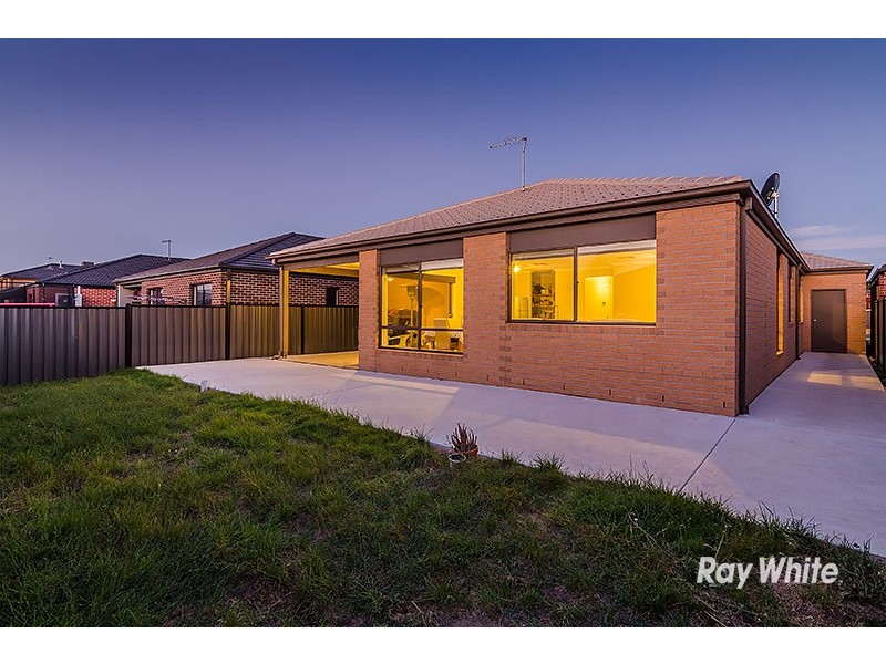 46 Selandra Boulevard, Clyde North VIC 3978