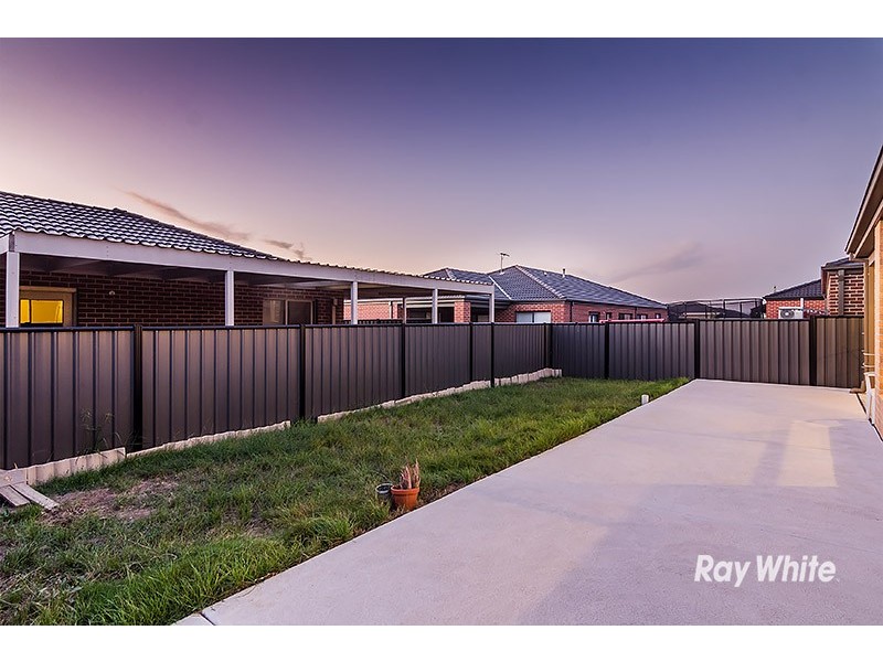 46 Selandra Boulevard, Clyde North VIC 3978
