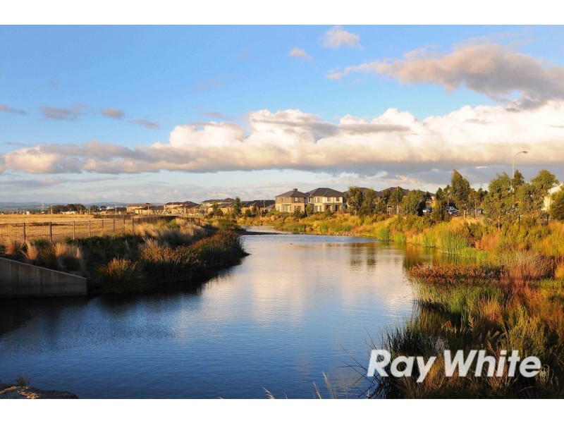 46 Selandra Boulevard, Clyde North VIC 3978