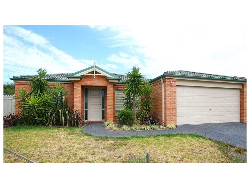 3 Barnby Grove, Cranbourne East VIC 3977