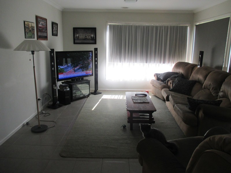 3 Barnby Grove, Cranbourne East VIC 3977
