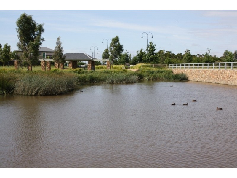 3 Barnby Grove, Cranbourne East VIC 3977