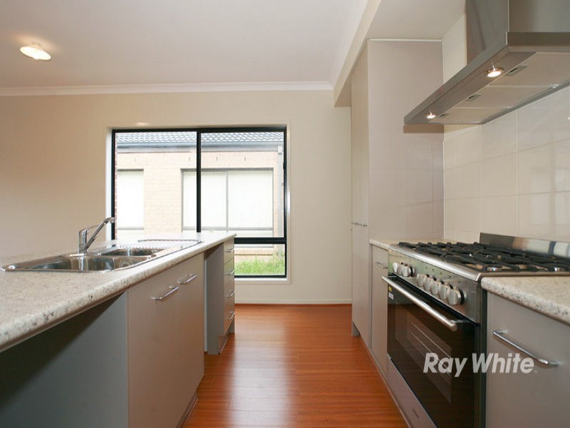 15 Appaloosa Grove, Clyde North VIC 3978
