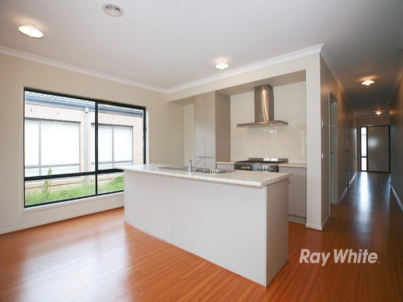 15 Appaloosa Grove, Clyde North VIC 3978