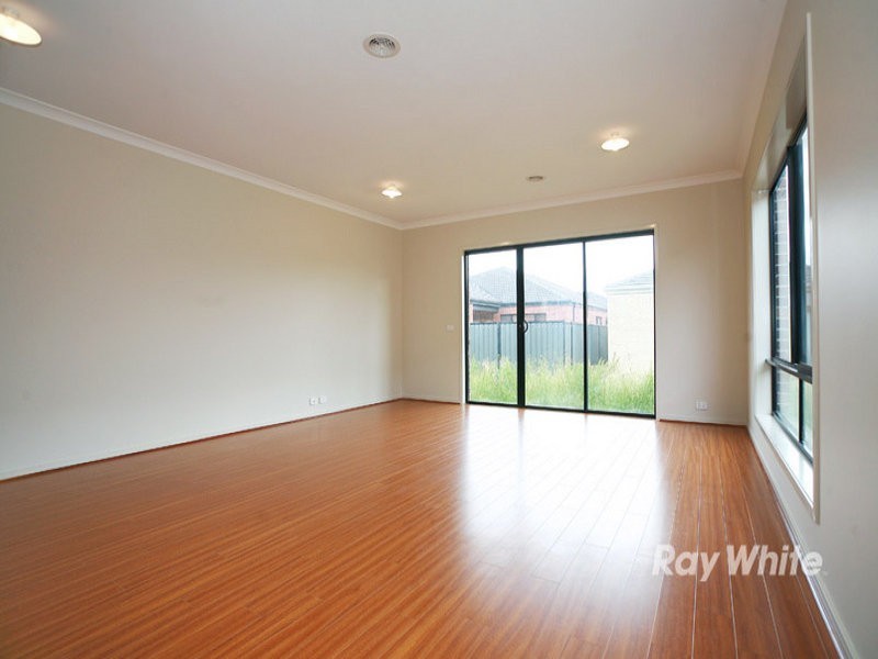 15 Appaloosa Grove, Clyde North VIC 3978