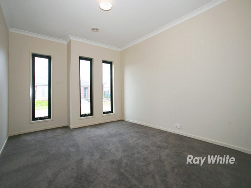 15 Appaloosa Grove, Clyde North VIC 3978