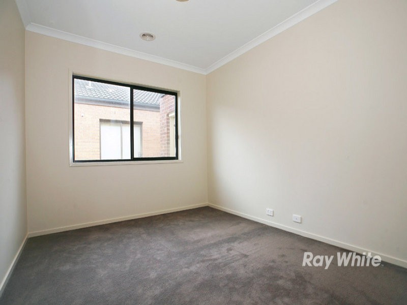 15 Appaloosa Grove, Clyde North VIC 3978