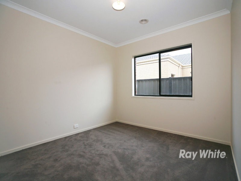 15 Appaloosa Grove, Clyde North VIC 3978