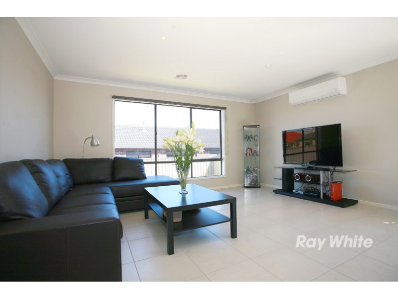 19 Wiltshire Avenue, Cranbourne East VIC 3977