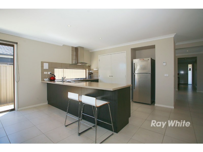 19 Wiltshire Avenue, Cranbourne East VIC 3977