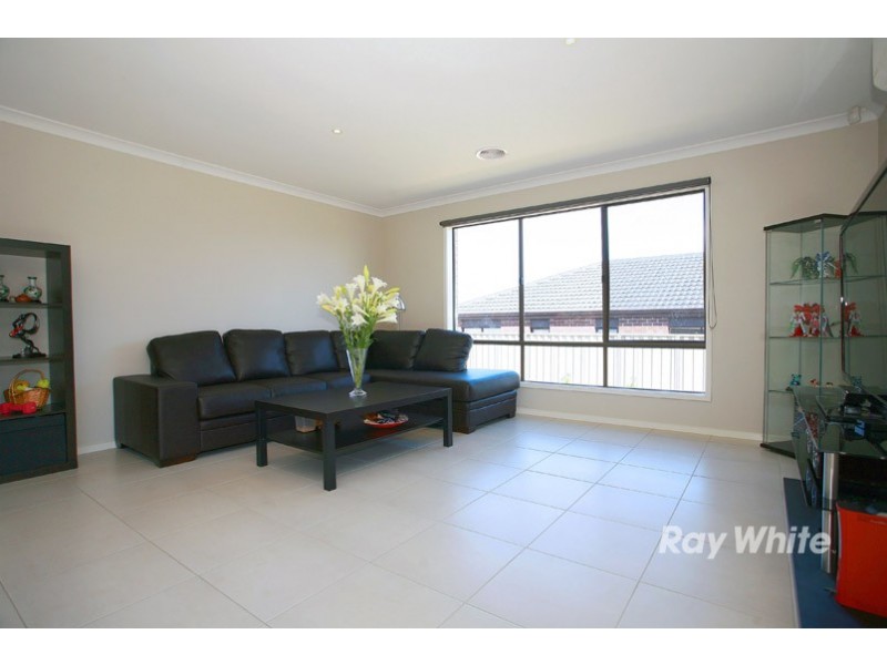 19 Wiltshire Avenue, Cranbourne East VIC 3977