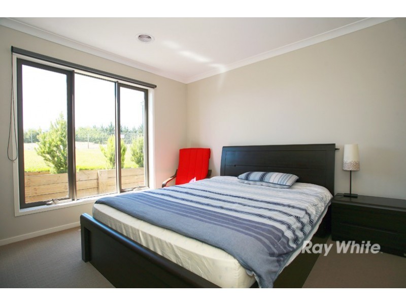 19 Wiltshire Avenue, Cranbourne East VIC 3977
