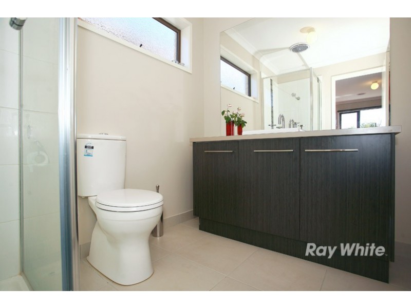 19 Wiltshire Avenue, Cranbourne East VIC 3977