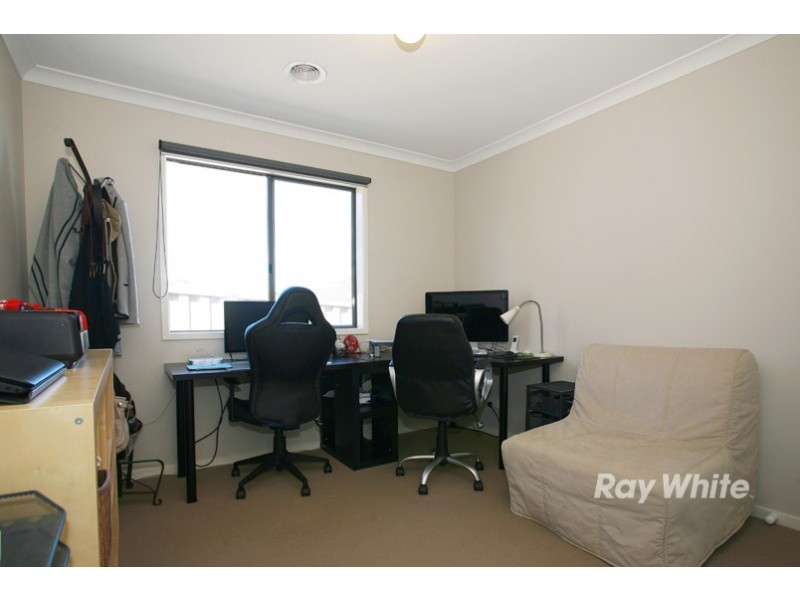 19 Wiltshire Avenue, Cranbourne East VIC 3977