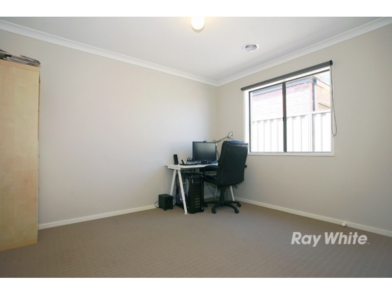 19 Wiltshire Avenue, Cranbourne East VIC 3977