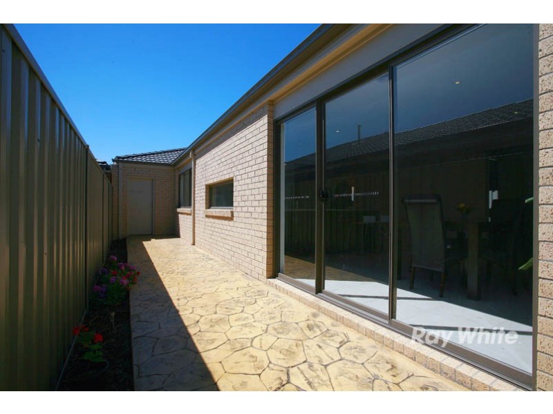 19 Wiltshire Avenue, Cranbourne East VIC 3977